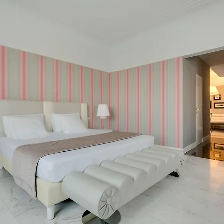 Grand Palace Hotel